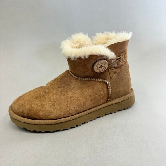 UGG Mini Bailey Button II in Chestnut US Size 8 Euro 39 ankle. Boot sheepskin - Picture 2 of 16
